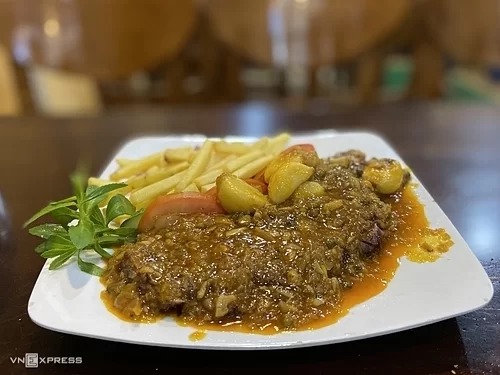 Thịt ngựa cháy tỏi tiêu xanh - món ngon Sa Pa