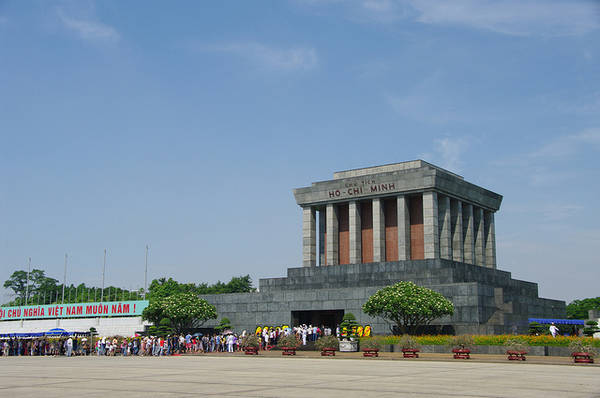 Du lịch Hà Nội viếng Lăng Bác kính yêu