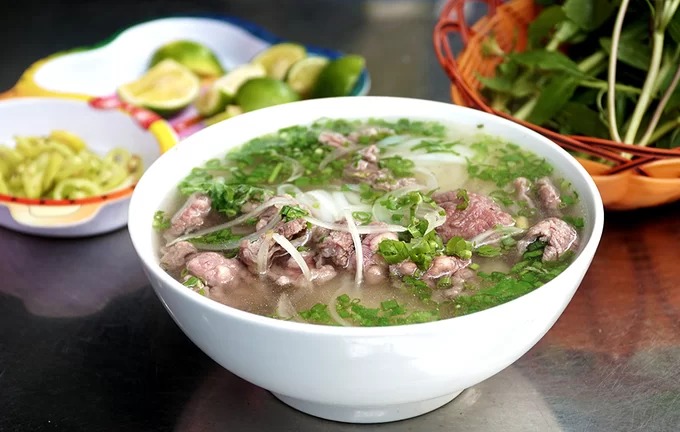 Phở Hải Triều - Một trong những quán ăn đêm Sài Gòn nổi tiếng