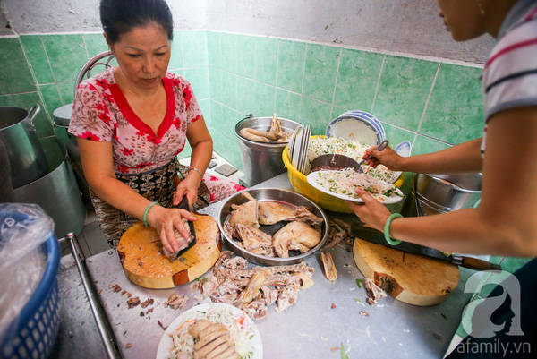 7-quan-an-ngon-co-tieng-nhung-den-mua-phai-nho-ki-cau-khong-voi-duoc-dau-o-sai-gon-ivivu-26 7-quan-an-ngon-co-tieng-nhung-den-mua-phai-nho-ki-cau-khong-voi-duoc-dau-o-sai-gon-ivivu-26