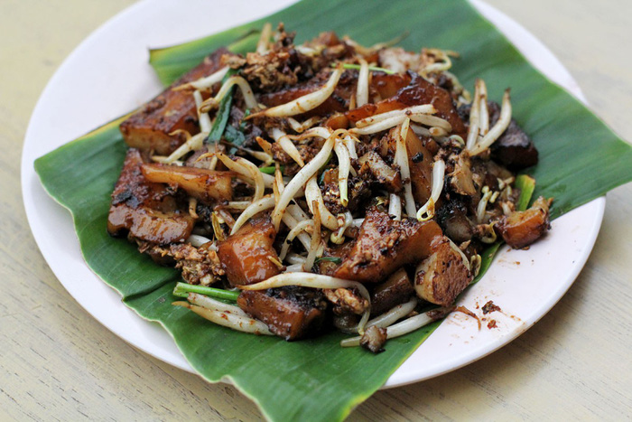 Món bánh củ cải - Quán Chị Em Yao - Ảnh: willflyforfood.net