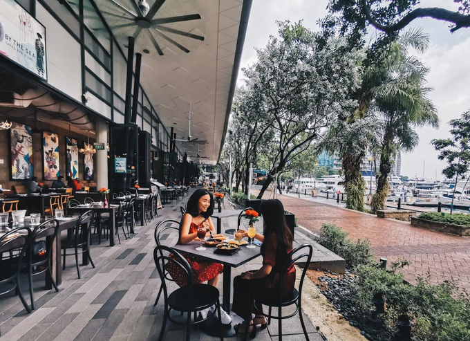1. Sabio by the Sea  Địa chỉ: 31 Ocean Way,  01-02 Quayside Isle, Singapore Giờ mở cửa: thứ 2, thứ 4, thứ 5: 12h - 22h. Thứ 6: 12h -23h, thứ 7: 11h30 - 23h, chủ nhật: 11h30 - 22h30.