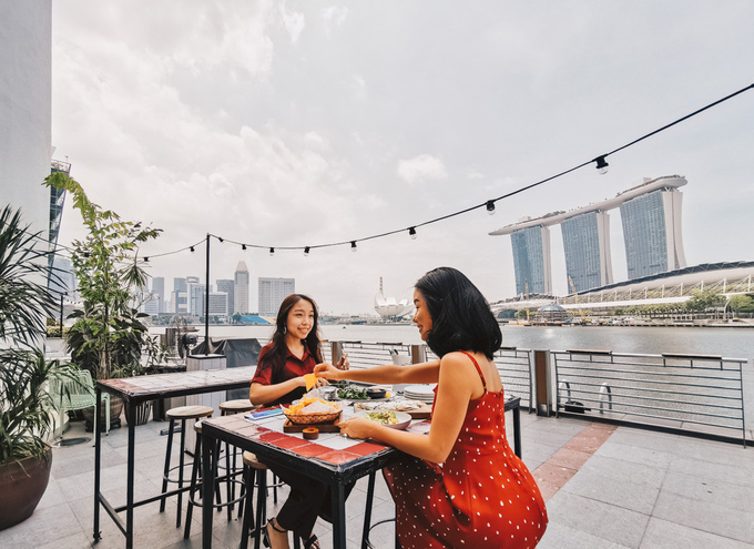 2. Superloco Customs House  Địa chỉ: 70 Collyer Quay, Singapore Giờ mở cửa: thứ 2, thứ 3: 12h - 22h30, thứ 4 - thứ 6: 12h - 0h, thứ 7: 18h - 0h