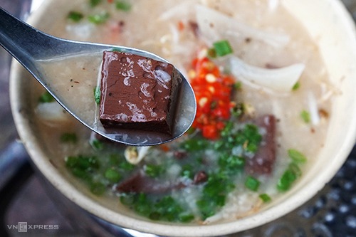 Giá cháo lòng tại tiệm cháo Sài Gòn