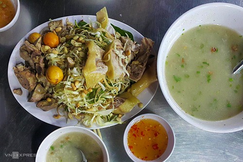 Cháo gà tại tiệm cháo Sài Gòn