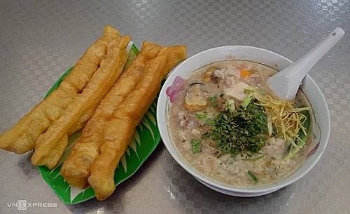 Cháo Tiều tại tiệm cháo Sài Gòn