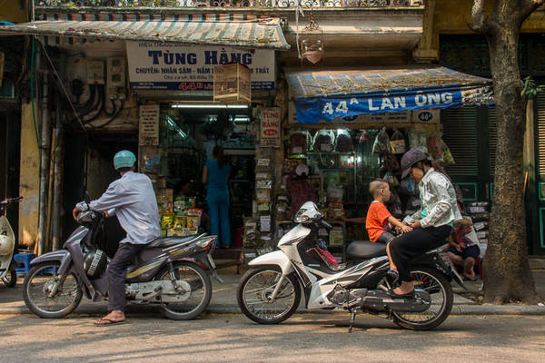 Khám phá nhịp sống phố cổ đặc trưng khi đi du lịch Hà Nội