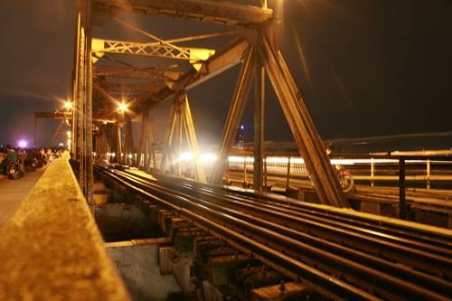 Cầu Long Biên bình yên và mộc mạc trong gió lạnh mùa đông Hà Nội