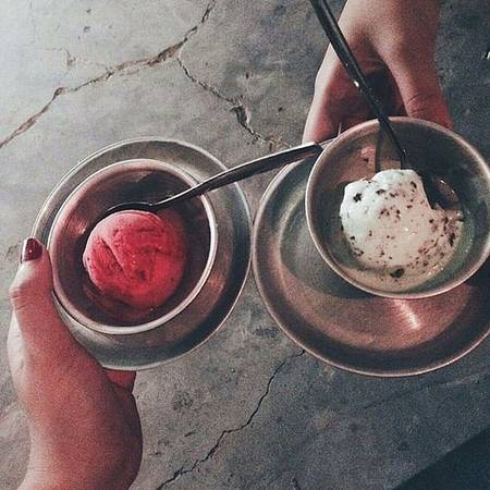 Ăn kem lạnh Hồ Tây độc đáo giữa mùa đông Hà Nội