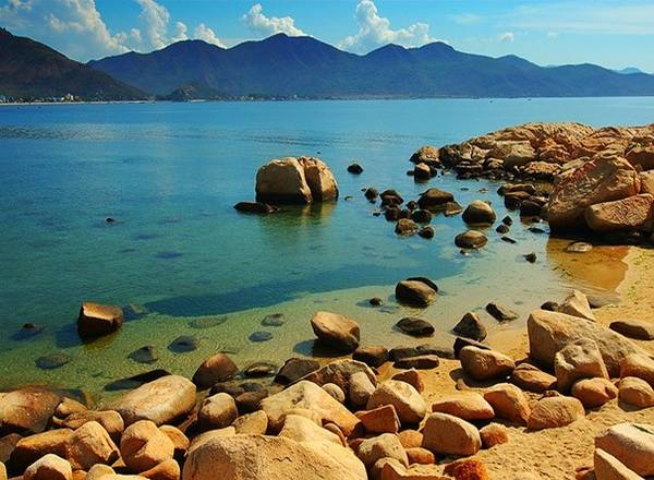 du lịch Nha Trang - Nơi có Vịnh và bãi biển đẹp nhất thế giới.