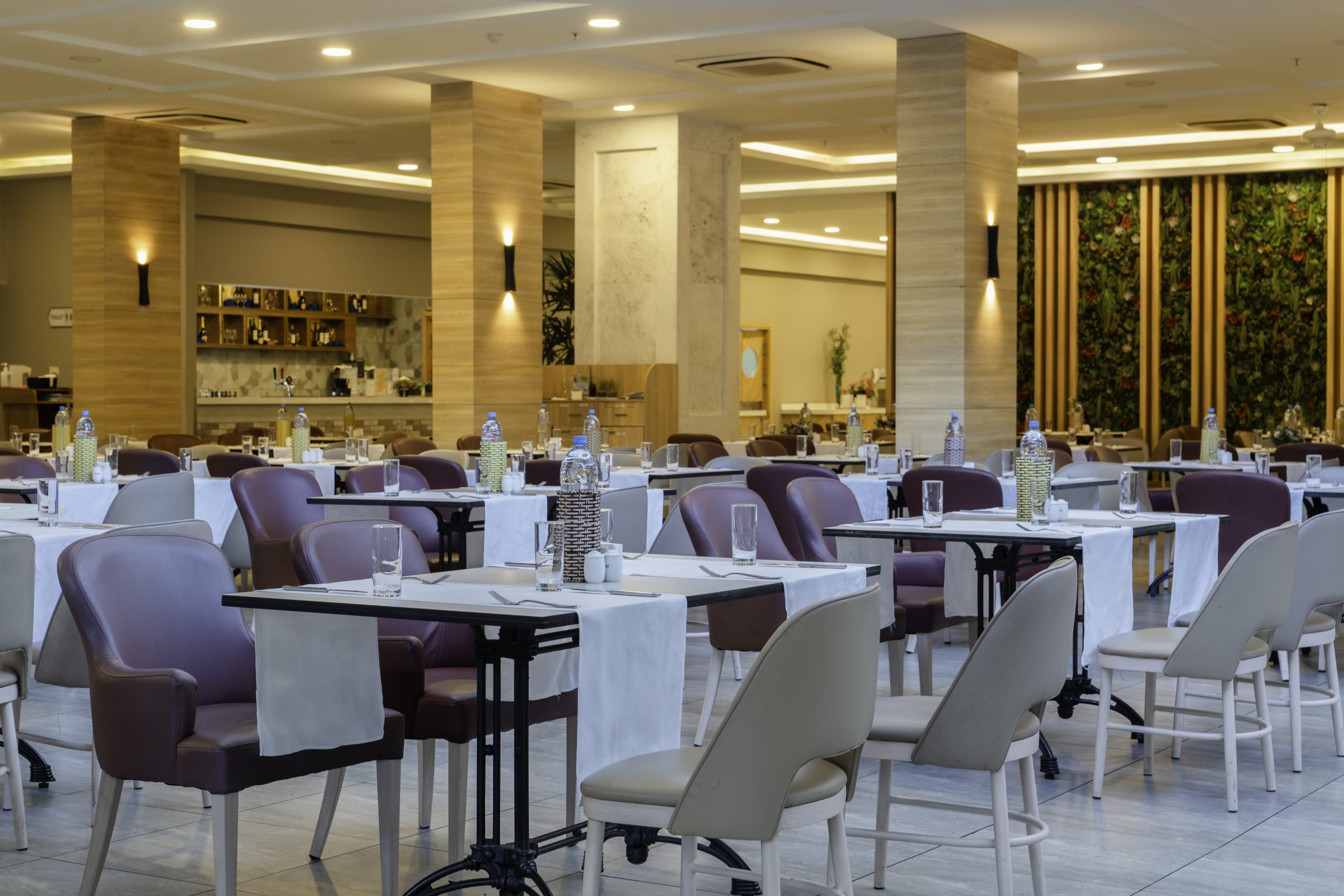 Khu vực ẩm thực buffet đa dạng tại Swandor resort Cam Ranh