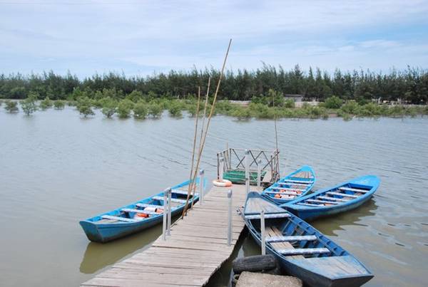 Bãi biển Lộc An gần Sài Gòn với cát trắng nước xanh