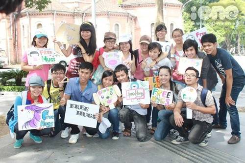 Ngày hội ôm miễn phí tại Sài Gòn