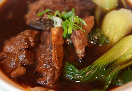 Mì bò Đài Bắc Niou rou mian tại W Taipei