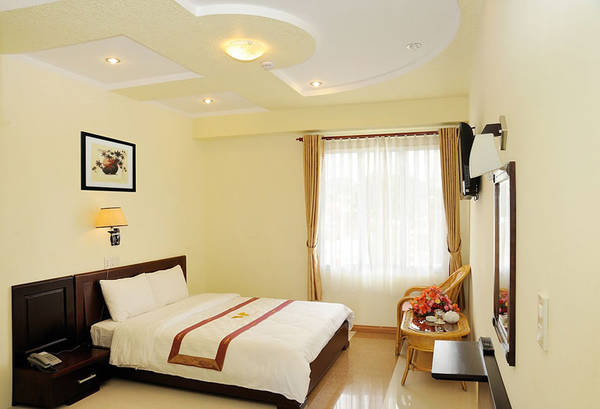 hách sạn được thiết kế theo phong cách 3 sao với 75 phòng đẹp được trang bị tiện nghi tốt, hiện đại.