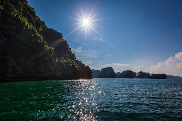 Khám phá vịnh Hạ Long kỳ vĩ khi du lịch vào tháng 6