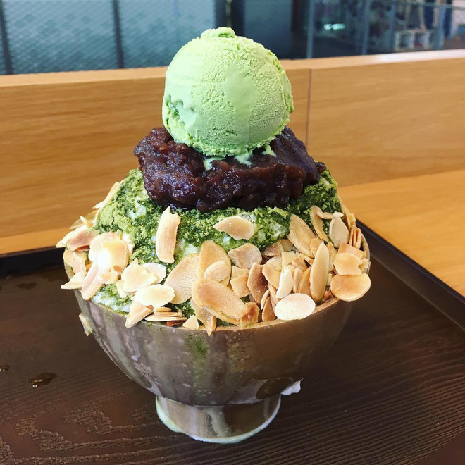 Bingsu nhiều topping đặc trưng ẩm thực Hàn Quốc