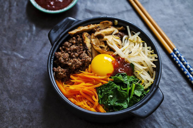Bibimbap Hàn Quốc được trình bày đẹp mắt