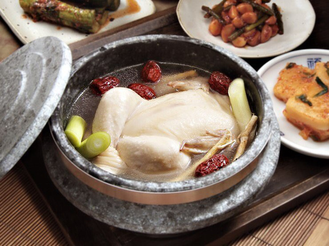 Samgyetang gà hầm sâm bổ dưỡng Hàn Quốc