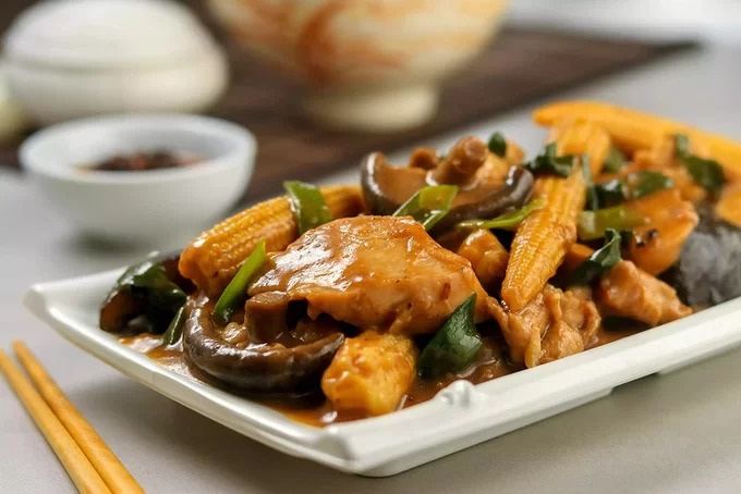 Cơm gà om - Món ăn mùa đông Trung Quốc quen thuộc