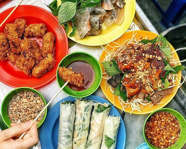 Nộm bò khô Hồ Hoàn Kiếm món ăn Hà Nội giá 35.000 đồng