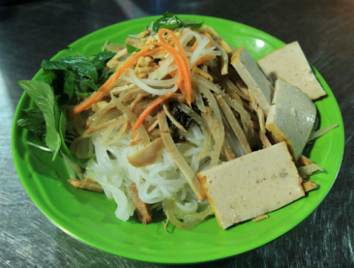 Bún bì Cà Mau - món bún miền Tây với bì thịt dai giòn