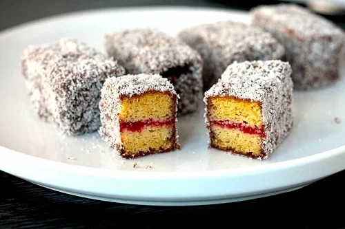 Bánh Lamington là món ăn Australia được công nhận là bánh quốc gia