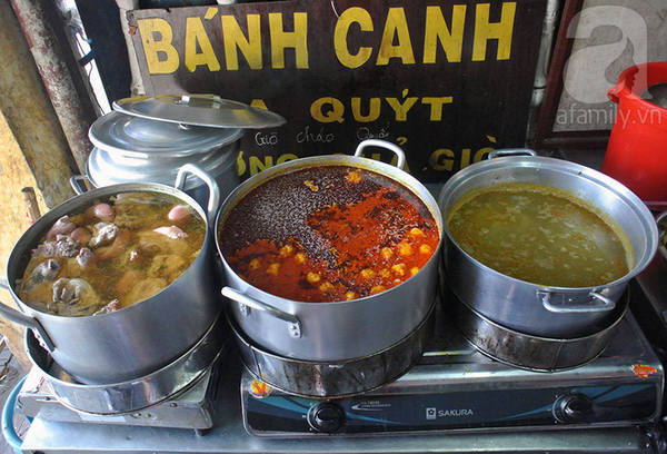 6: Bánh canh: Ngay sát tiệm bánh mì Phượng nổi tiếng là một quán bánh canh Bà Quýt cũng ngon có tiến