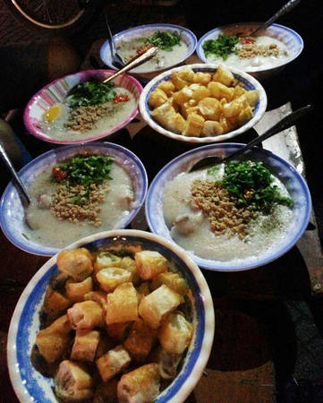 Cháo sườn Tân Định với thịt sụn giòn