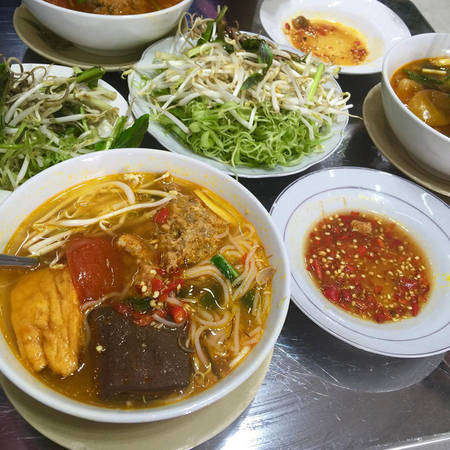 Bún riêu gánh vỉa hè Phan Bội Châu
