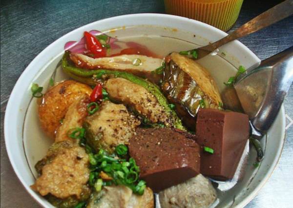 Tô khổ qua cà ớt đầy đủ tại chợ Phùng Hưng