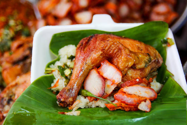 Nước sốt đặc trưng của xôi gà chợ Bà Chiểu