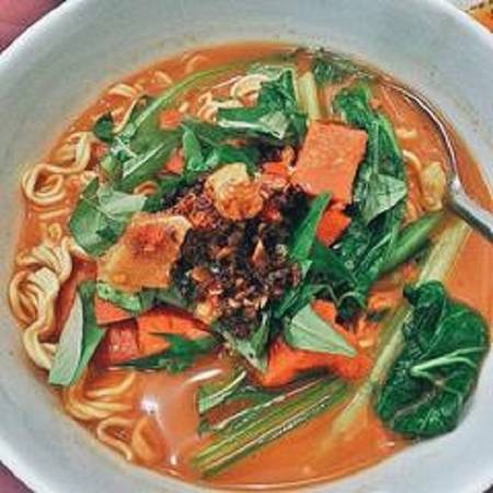 Phá lấu tại hẻm ăn vặt Sài Gòn Lý Tự Trọng