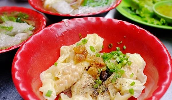 Dù chỉ phục vụ duy nhất một món sủi cảo nhưng bạn cũng sẽ tốn kha khá thời gian để gọi món vì có rất nhiều loại sủi cảo hấp dẫn. (Ảnh: Internet)