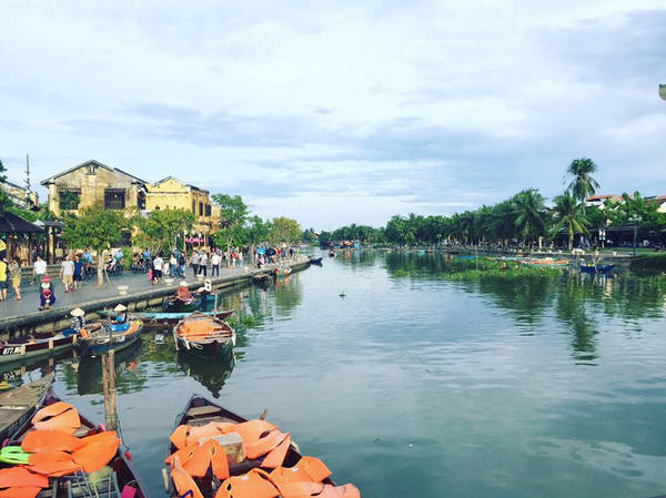 Đi thuyền trên sông Hoài - Trải nghiệm Hội An yên bình