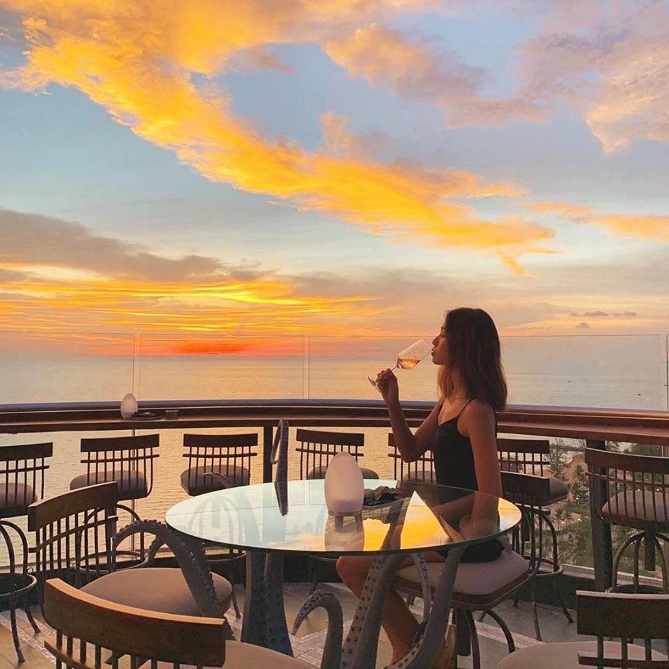 Không gian thiết kế quán bar Phú Quốc view biển INK360