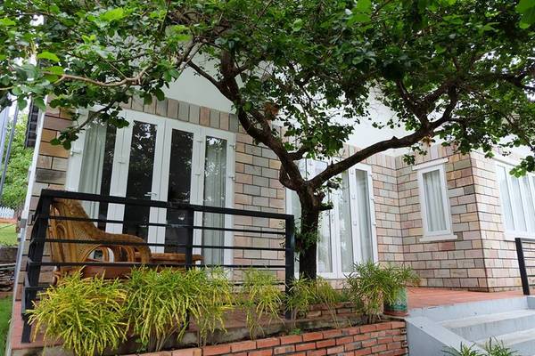 Villa 88 Hilltop Hostel Phú Quốc nhìn ra thị trấn