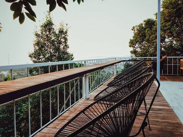 Hoàng hôn nhìn từ 88 Hilltop Hostel Phú Quốc