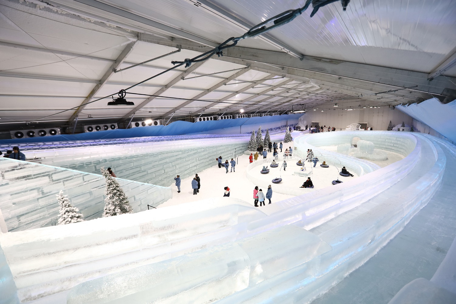 Ấn tượng chuỗi lễ hội cuối năm giữa lòng Sài Gòn tại 8WONDER Winter 2024