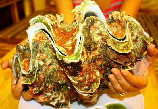 Đặc sản Nam Du ốc tai tượng xào bơ