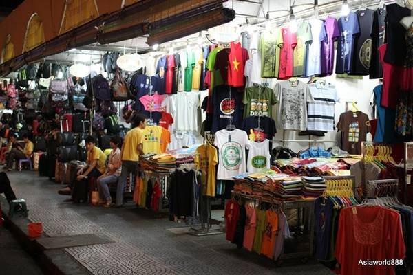 Chợ Bến Thành - điểm check-in Sài Gòn biểu tượng