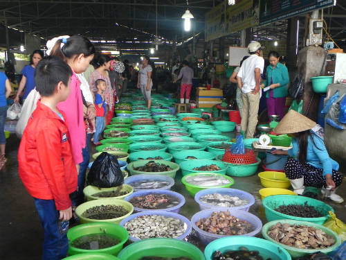 Hải sản tươi tại chợ Hàng Dương Cần Giờ