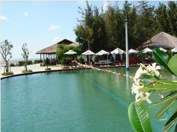 Khung cảnh bình yên của resort.