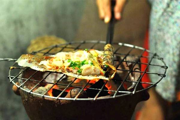 Bánh tráng mắm ruốc nướng món ăn chơi Phan Thiết