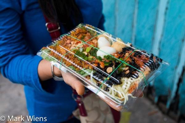 Bánh tráng trộn món ăn vặt Sài Gòn