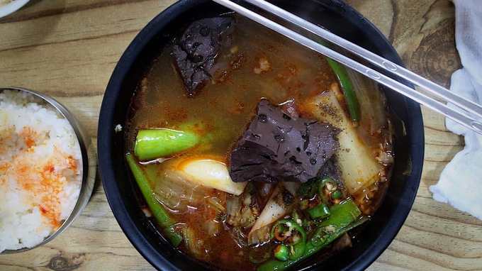 Seonji gukbap canh tiết bò hầm món ăn Hàn Quốc