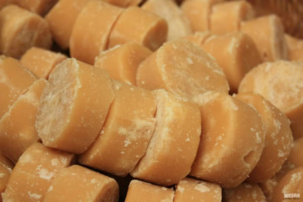 Đặc sản An Giang - Đường thốt nốt dùng nấu chè đậu xanh