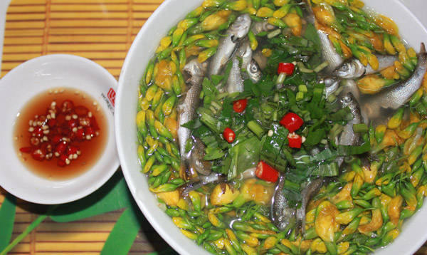 Canh chua cá linh bông điên điển - Đặc sản An Giang mùa nước nổi
