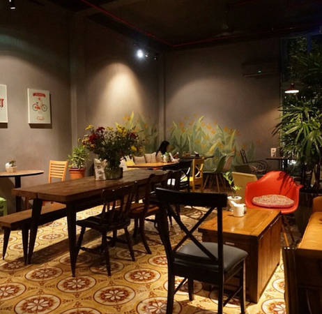 9-quan-cafe-nen-gach-hoa-cuc-nghe-o-sai-gon-ma-ban-nen-ghe-qua-chup-hinh-ivivu-15