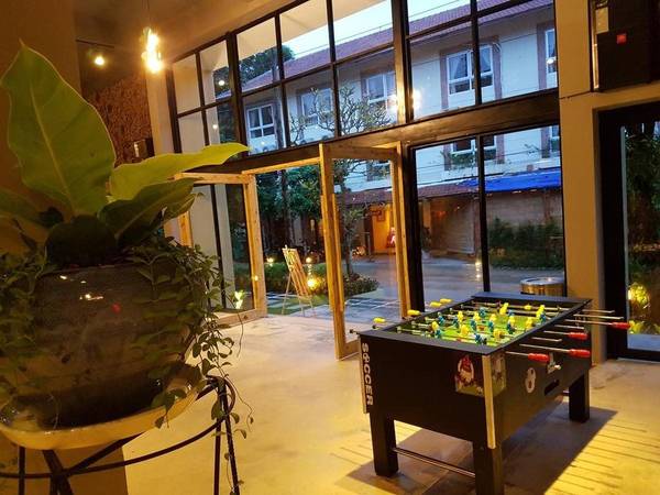 Bàn bi lắc cho du khách giao lưu tại 9 Station Hostel Phú Quốc